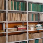 Alcuni scaffali dell'Archivio storico